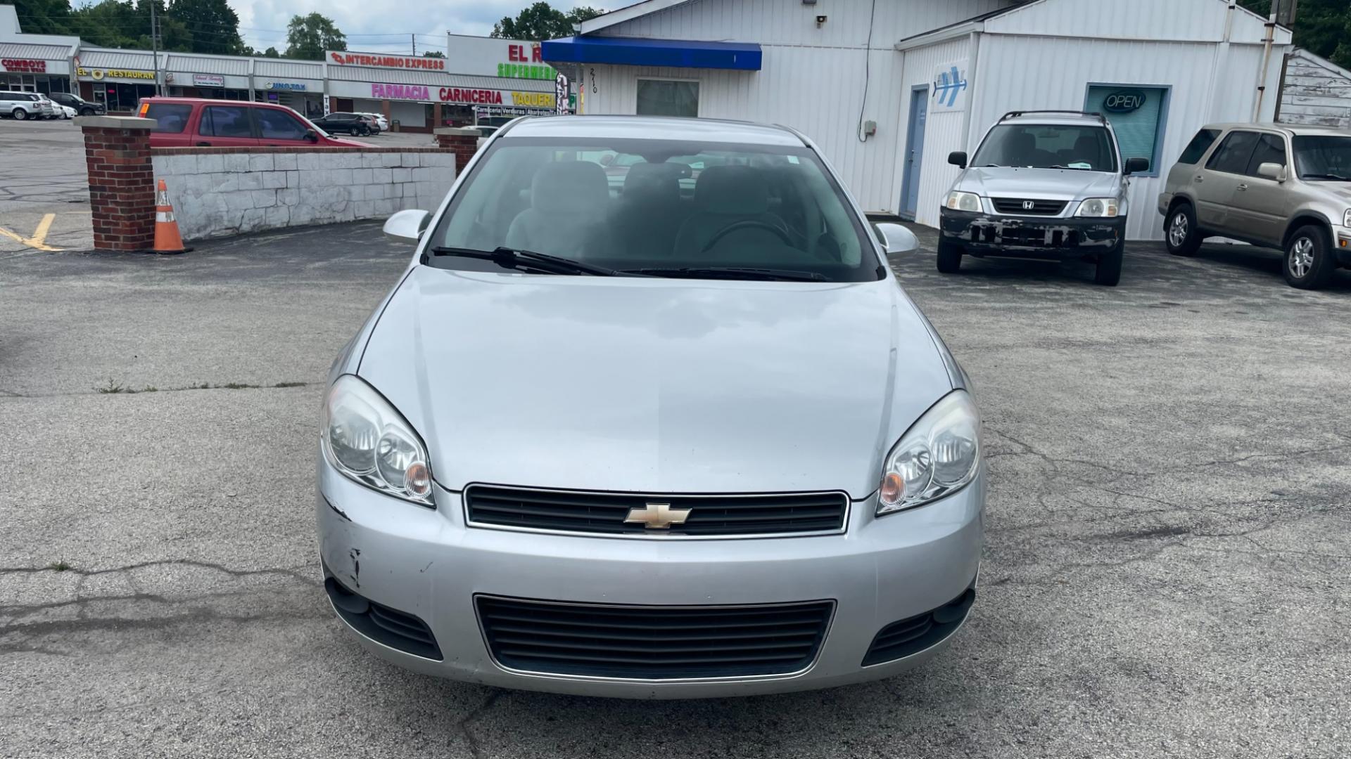 2011 Silver /GRAY Chevrolet Impala LT (2G1WG5EK7B1) with an 3.5L V6 OHV 16V FFV engine, 4-Speed Automatic transmission, located at 2710A Westlane Rd., Indianapolis, IN, 46268, (317) 291-2000, 39.885670, -86.208160 - Photo#3